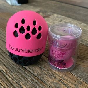 NEW Beauty Blender with Travel Case Electric Violet